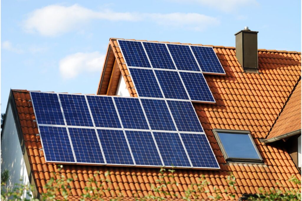 casa com energia fotovoltaica